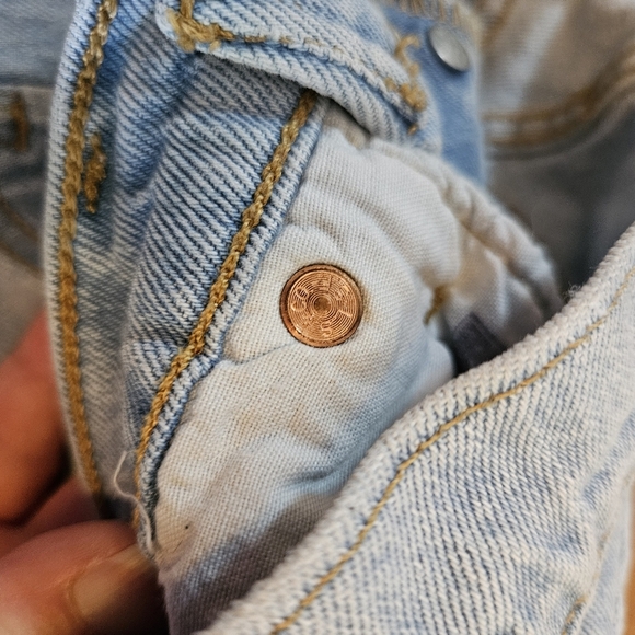 LEVI'S 501 S Skinny Women's 24x28 Distressed Light Wash Denim Button Jeans - Picture 8 of 15